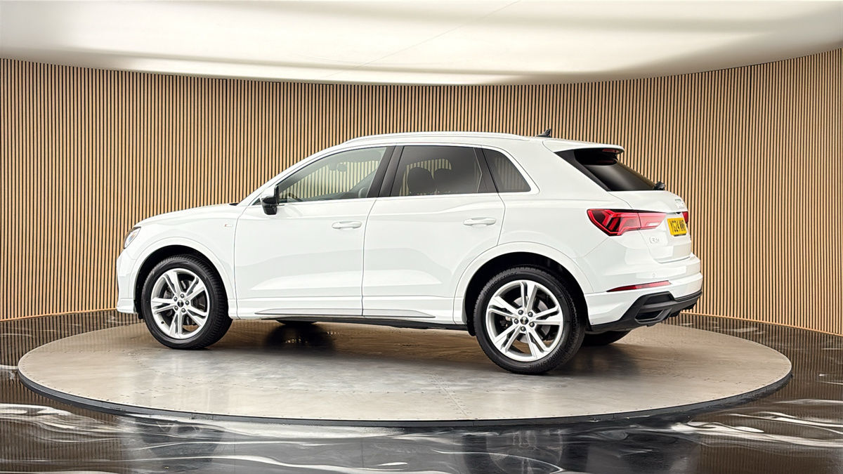 More views of Audi Q3