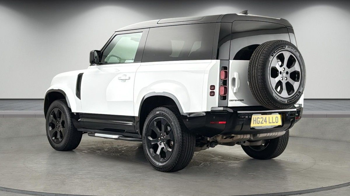 Land Rover Defender 90 Image 2