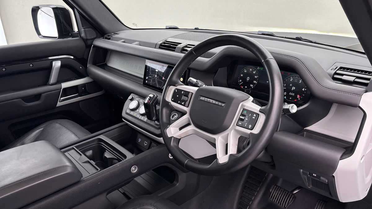 Land Rover Defender 110 Image 5