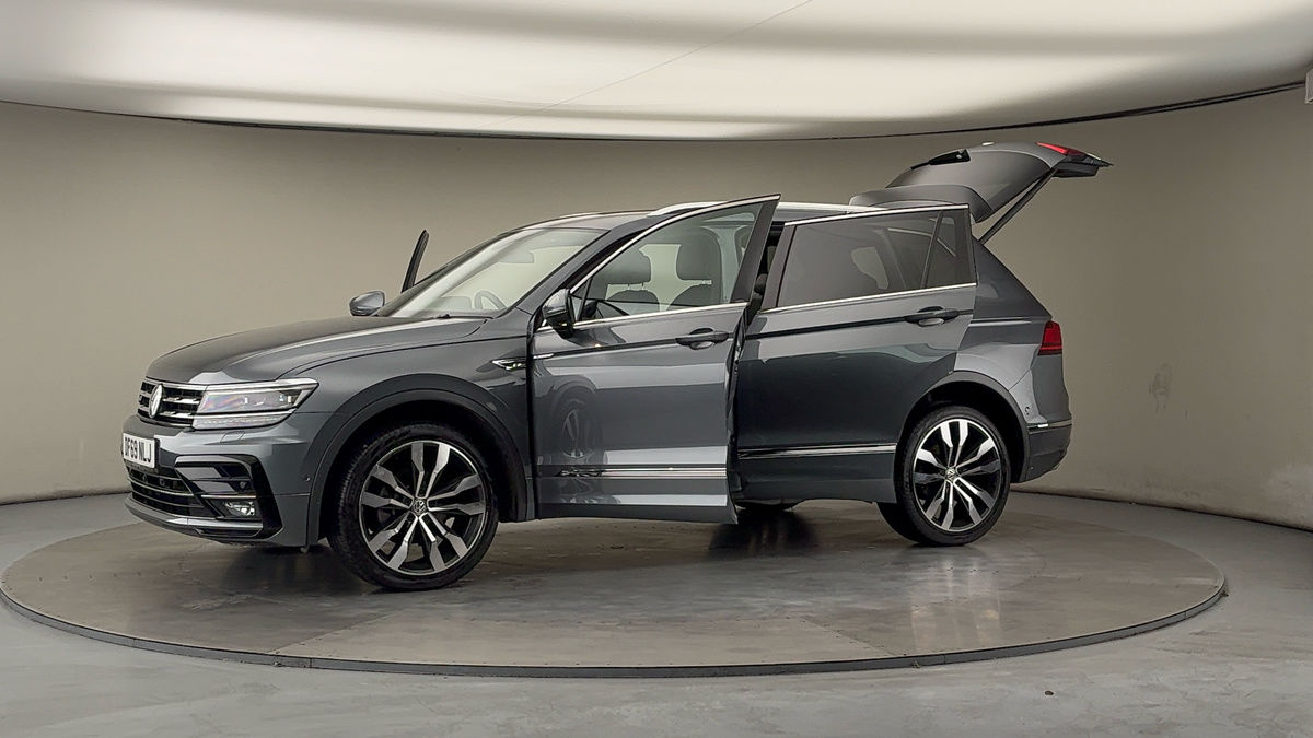 More views of Volkswagen Tiguan Allspace