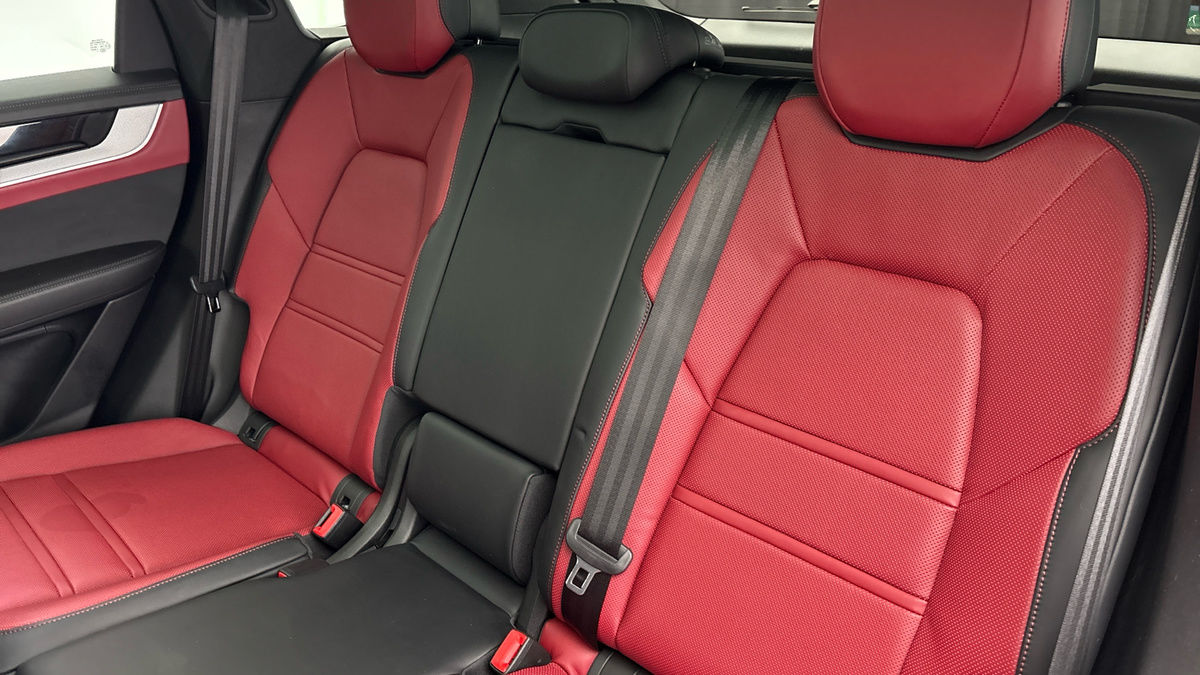 Porsche Cayenne Image 8