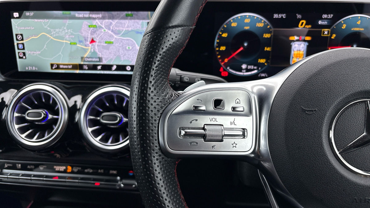 Mercedes-Benz GLB Image 13