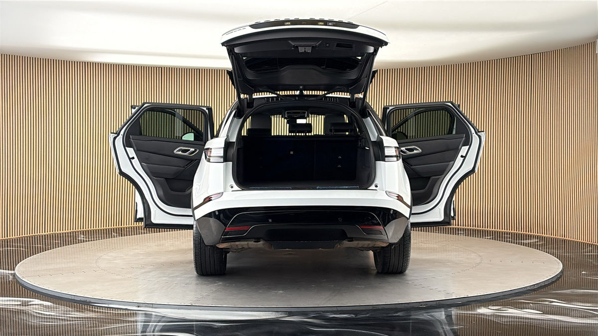 More views of Land Rover Range Rover Velar