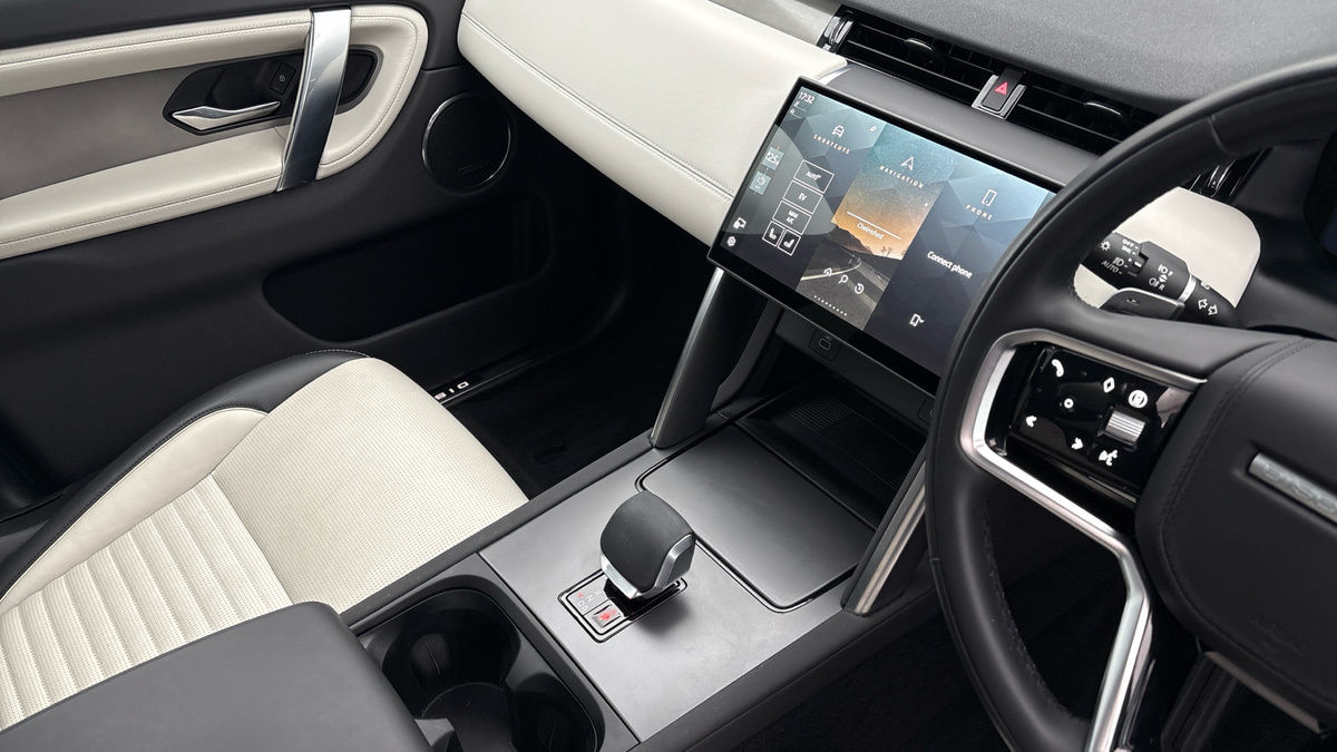 Land Rover Discovery Sport Image 18