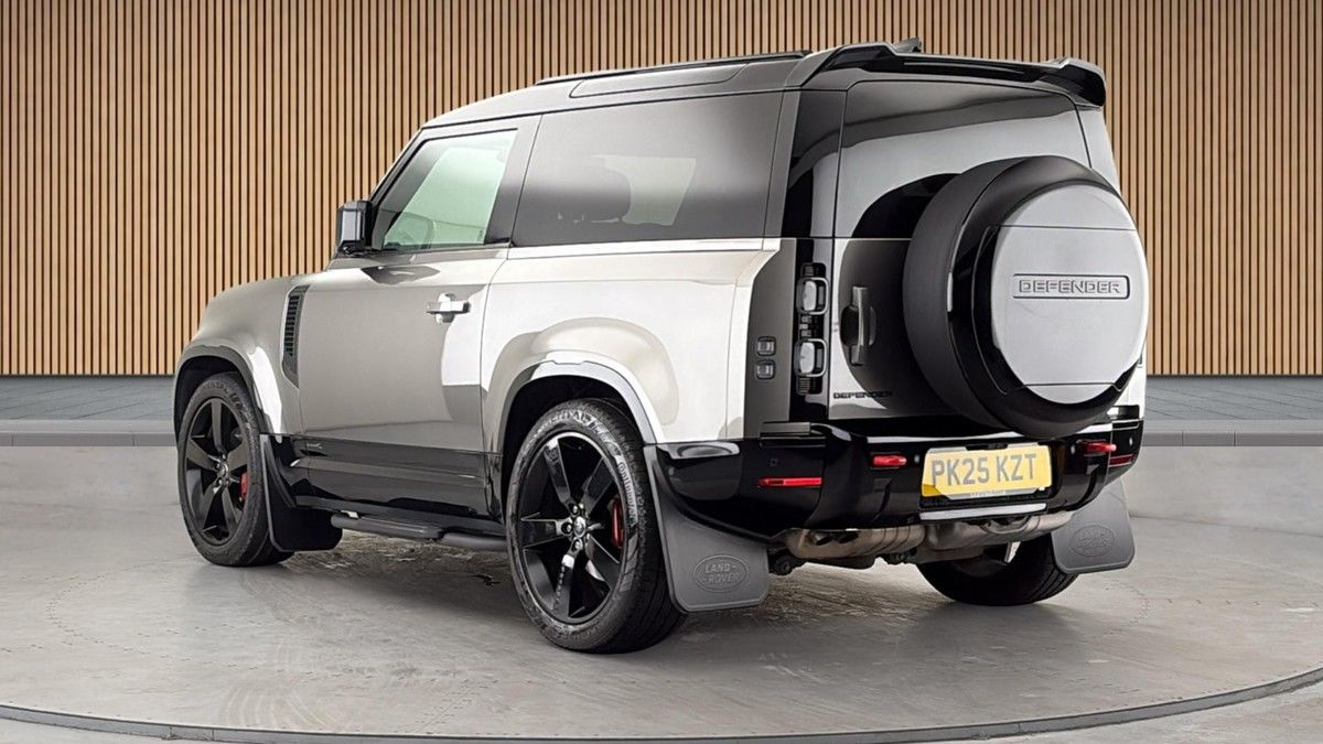 Land Rover Defender 90 Image 2