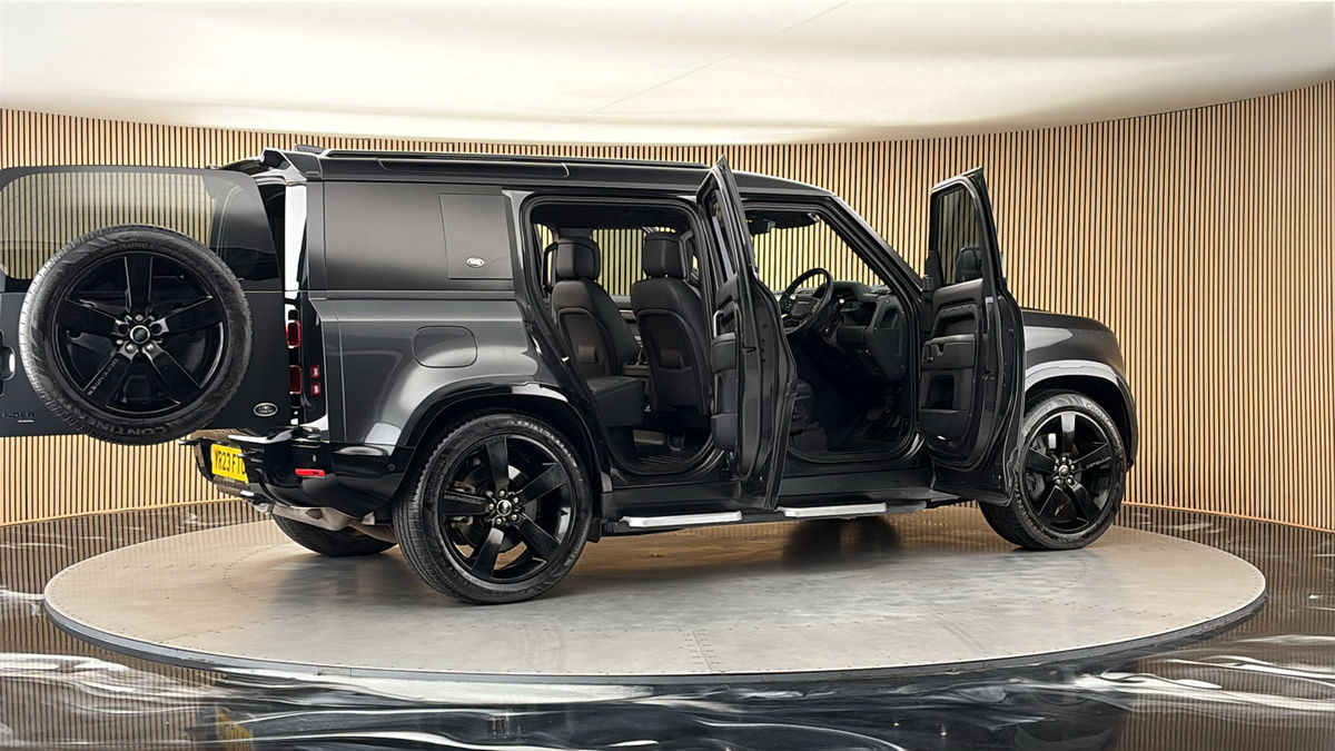 More views of Land Rover Defender 110