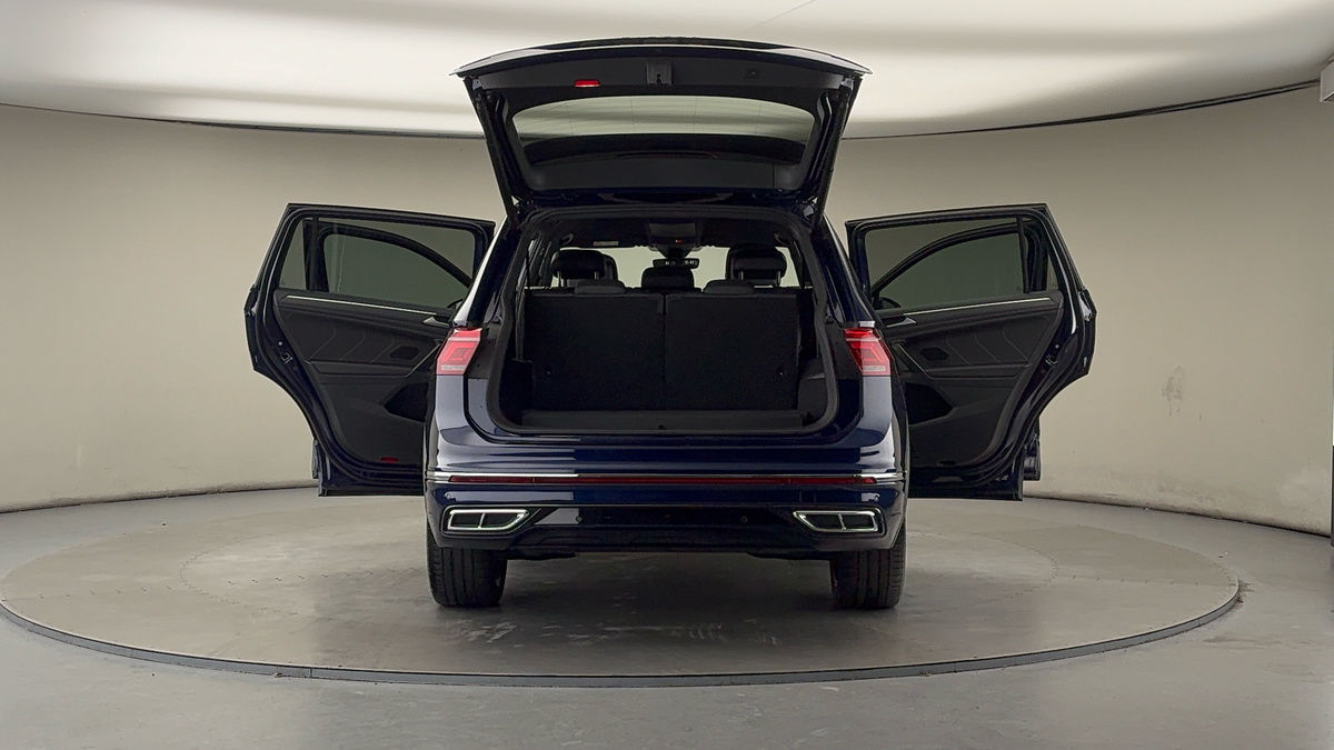 More views of Volkswagen Tiguan Allspace