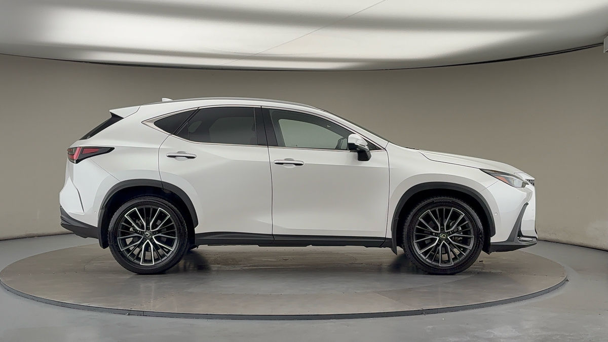 Lexus NX Image 16