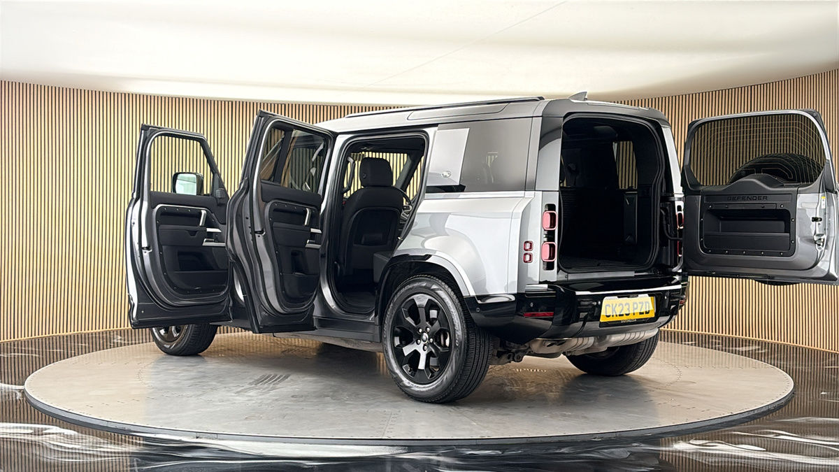 More views of Land Rover Defender 110