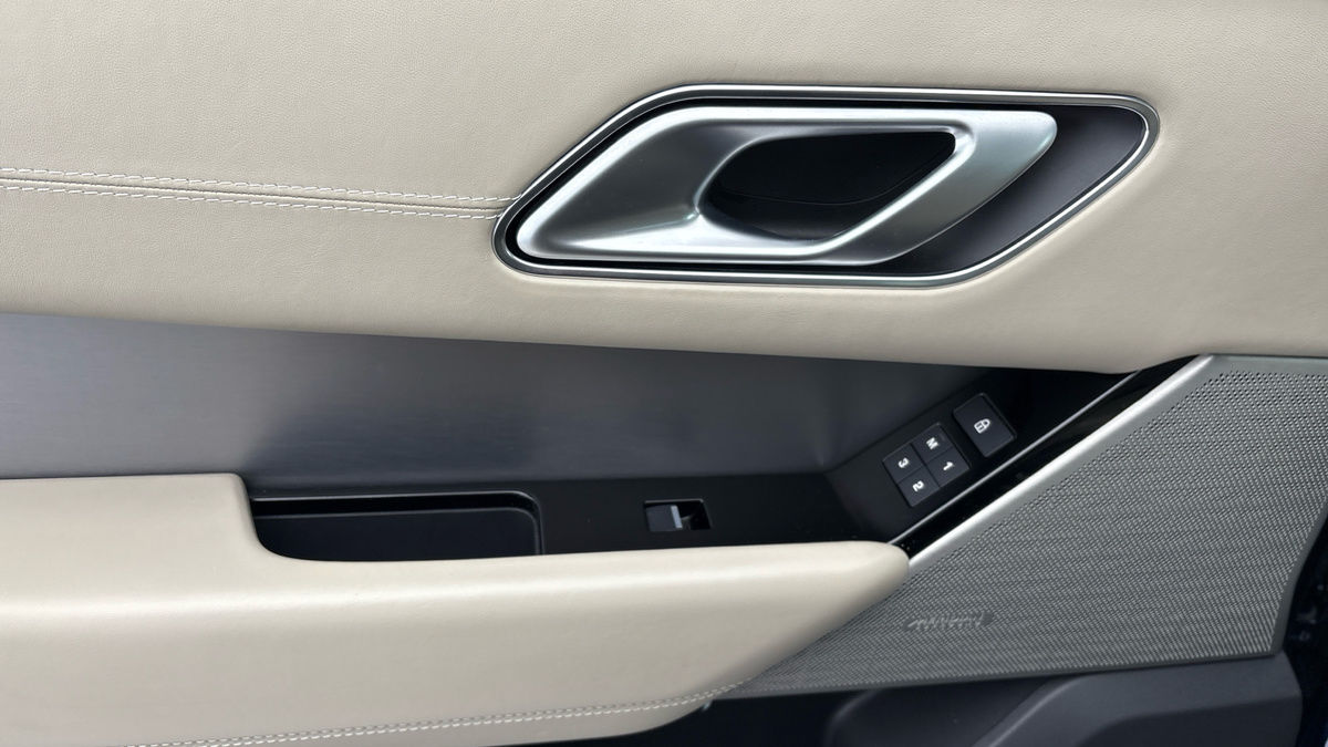 Land Rover Range Rover Velar Image 19