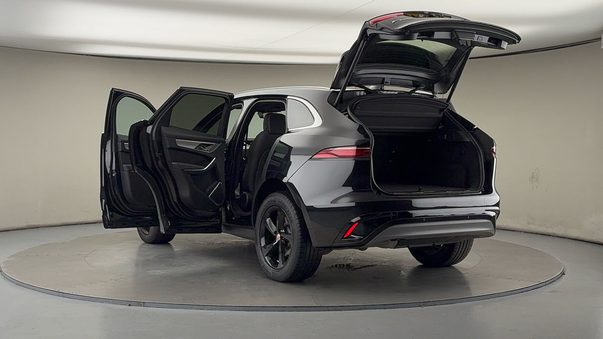Jaguar F-PACE Image 23