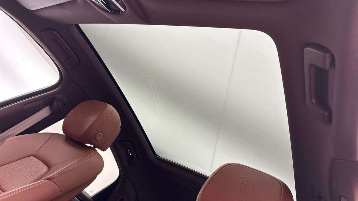 Porsche Cayenne Image 6
