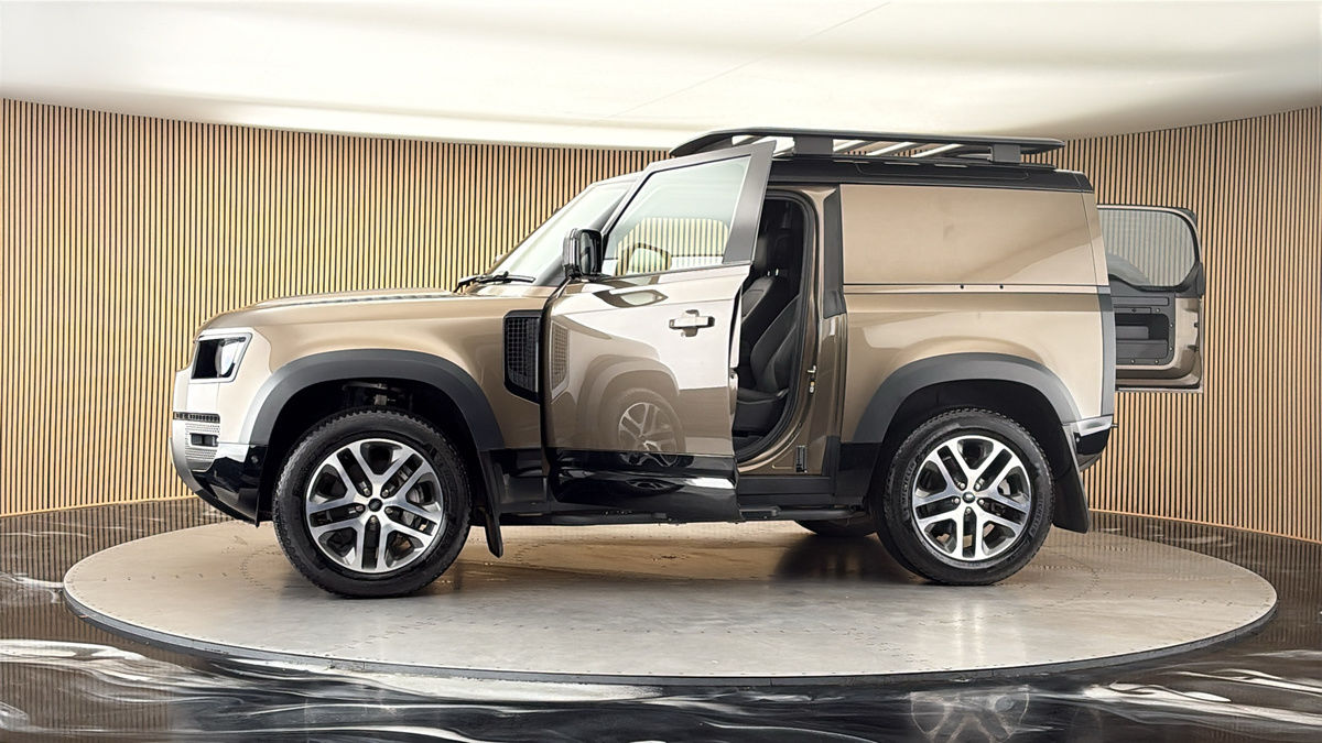 More views of Land Rover Defender 90