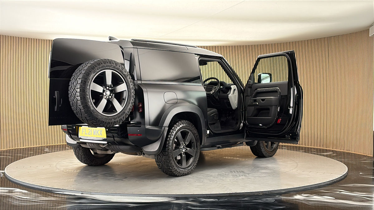 More views of Land Rover Defender 90