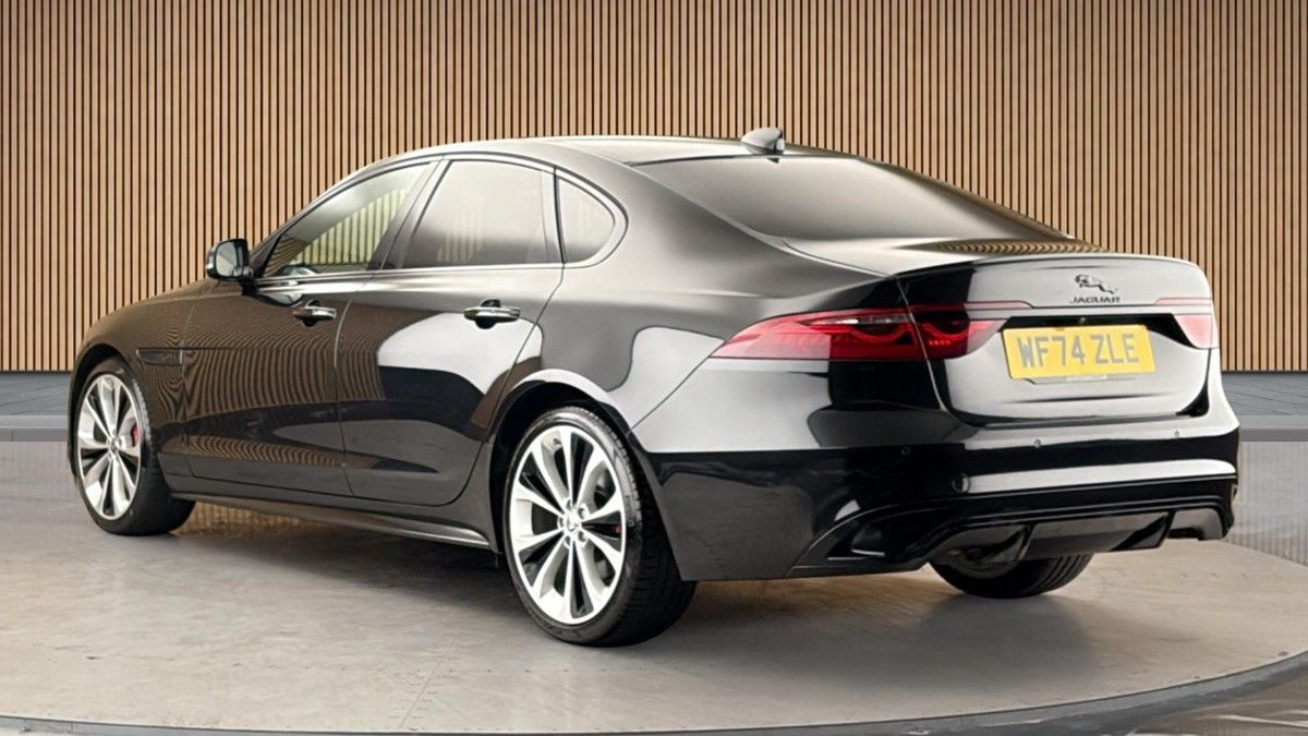 Jaguar XF Image 2