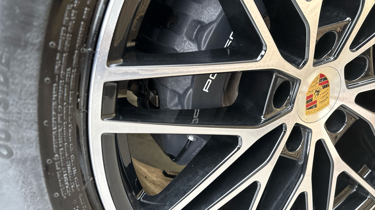 Porsche Cayenne Image 28