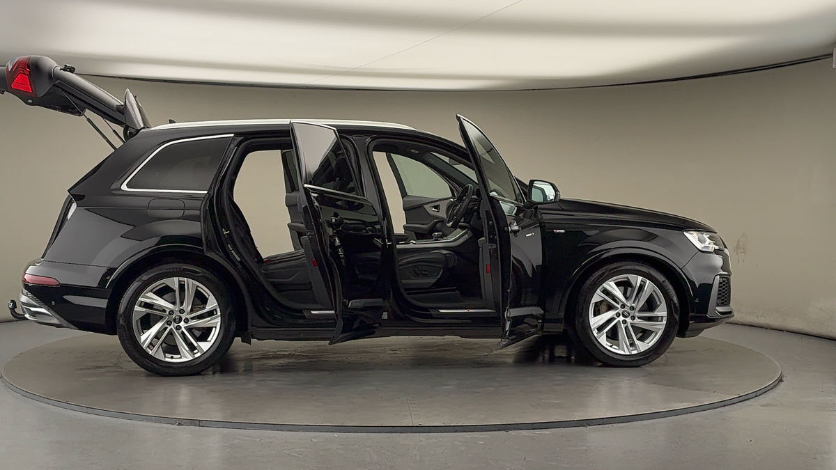 More views of Audi Q7