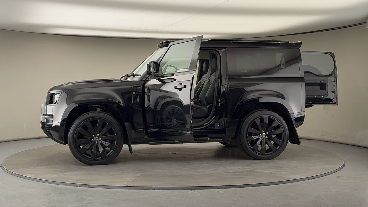 More views of Land Rover Defender 90