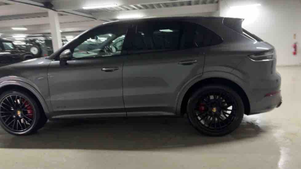 More views of Porsche Cayenne
