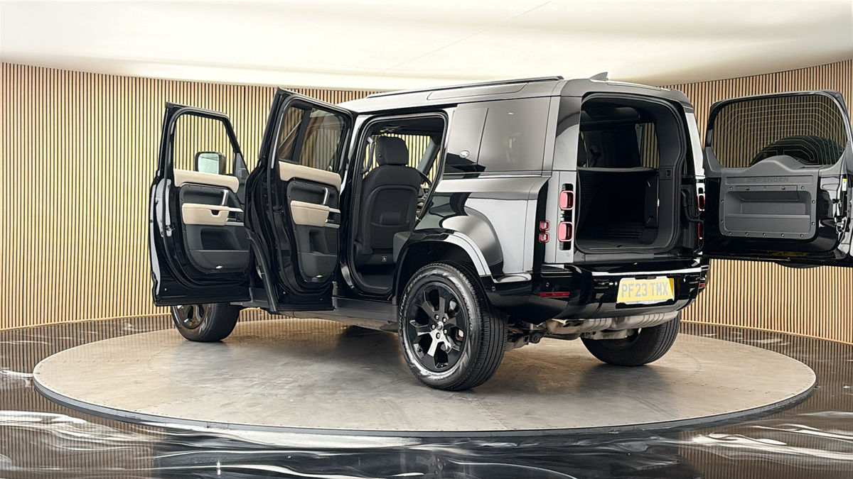 More views of Land Rover Defender 110