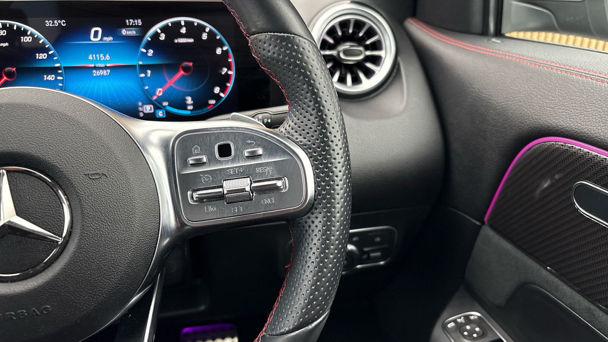 Mercedes-Benz GLA Image 14