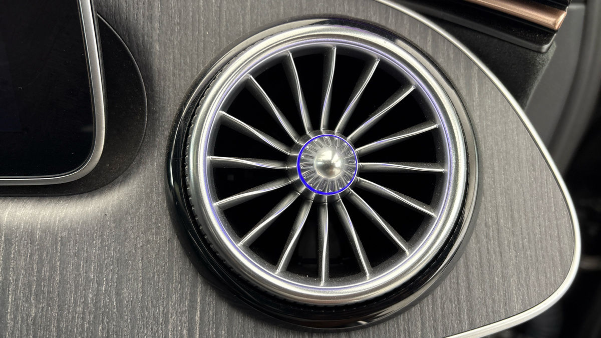 Mercedes-Benz EQE Image 26