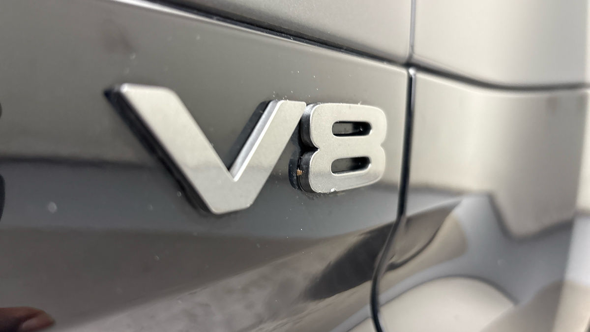 Land Rover Defender 110 Image 25