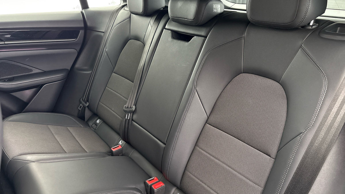 Porsche Macan Image 9