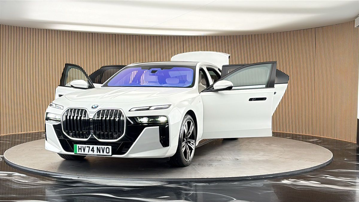 More views of BMW i7