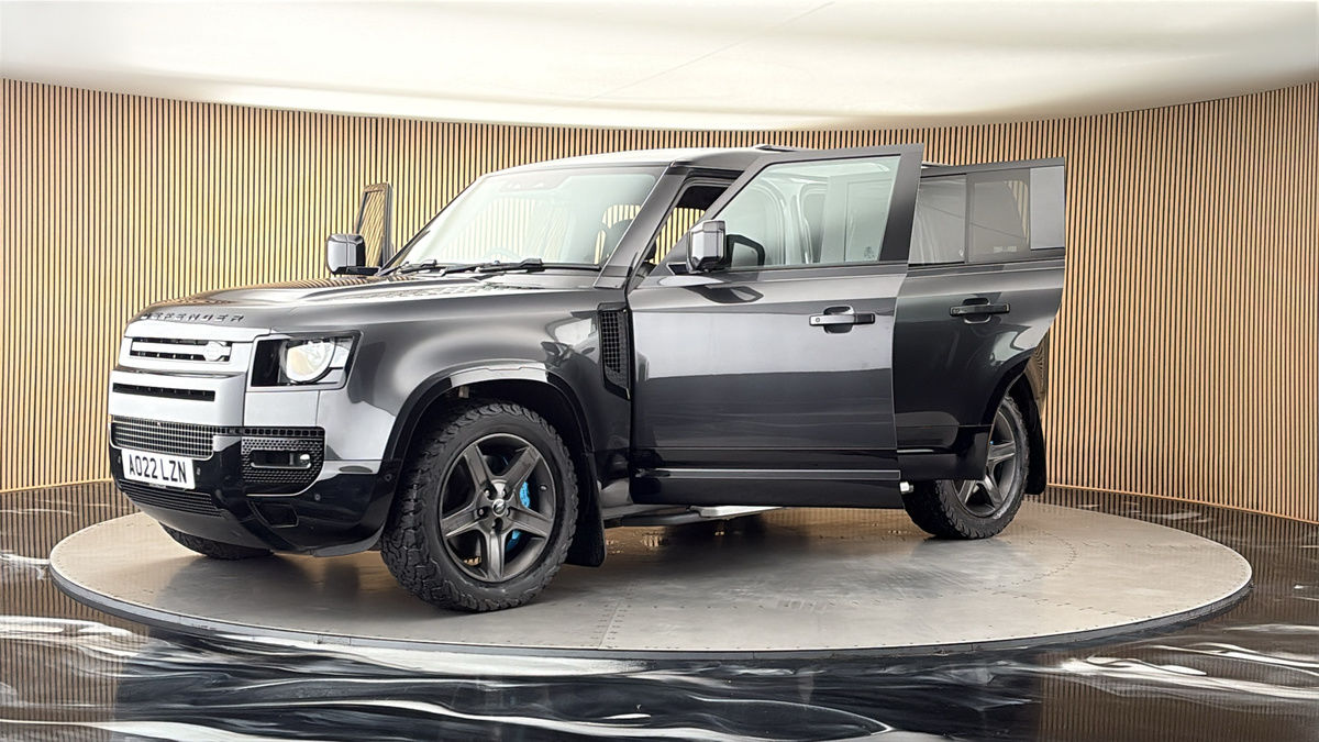 Land Rover Defender 110 Image 22