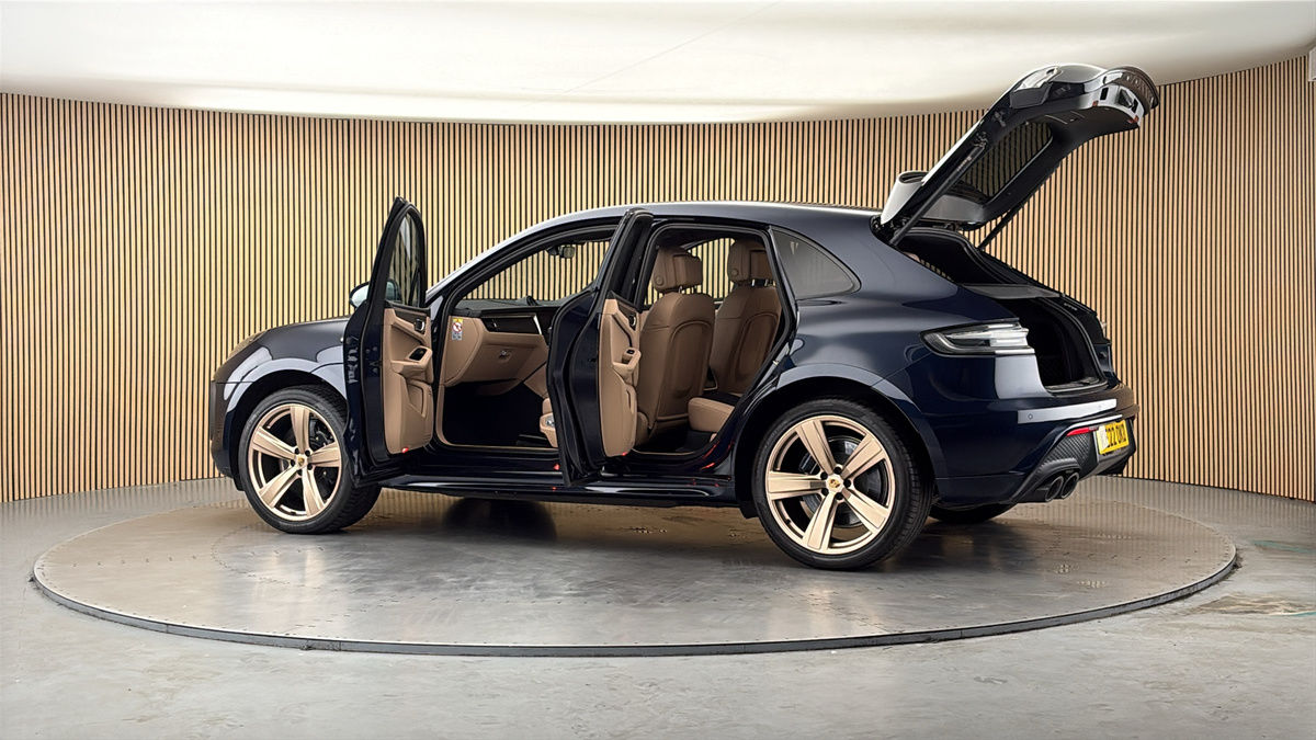 More views of Porsche Macan