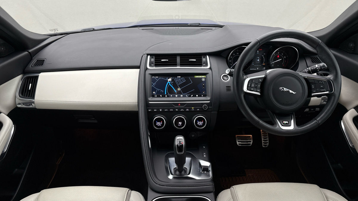 Jaguar E-PACE Image 12