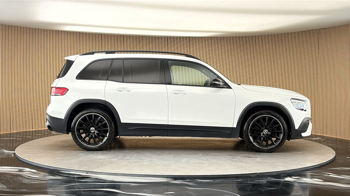 Mercedes-Benz GLB Image 16