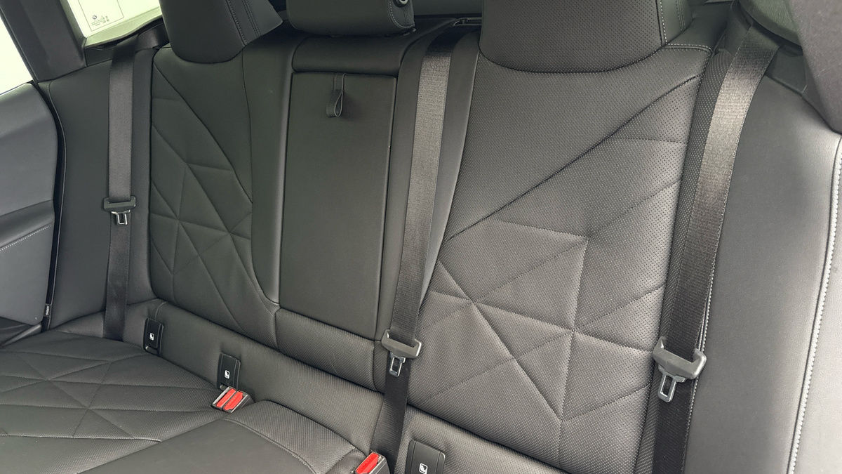 BMW iX Image 8