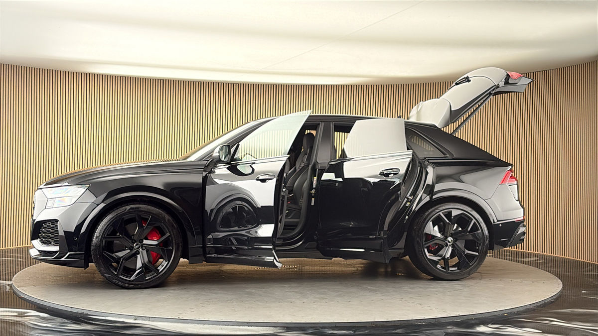 More views of Audi RSQ8