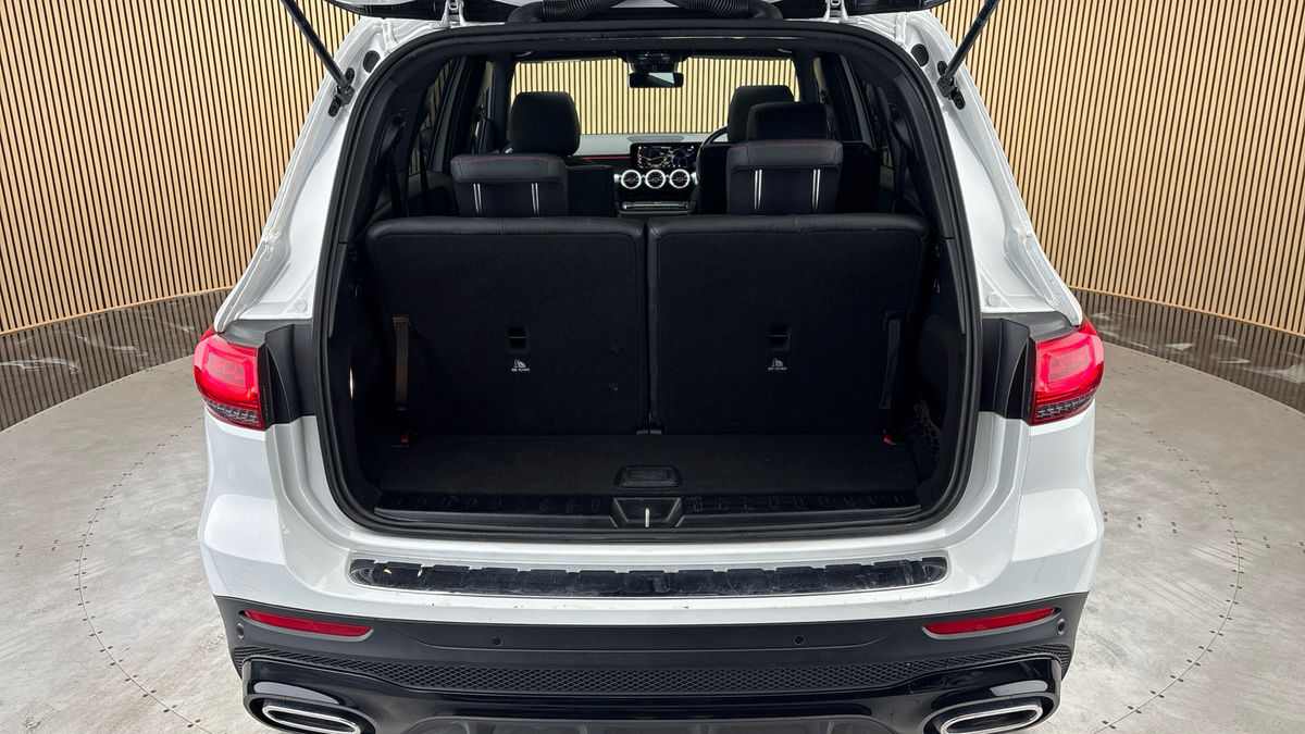 Mercedes-Benz GLB Image 11