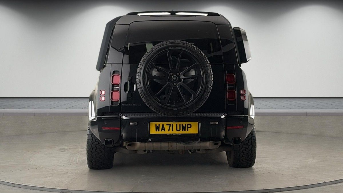 Land Rover Defender 110 Image 4