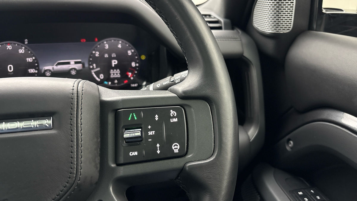 Land Rover Defender 130 Urban Image 14