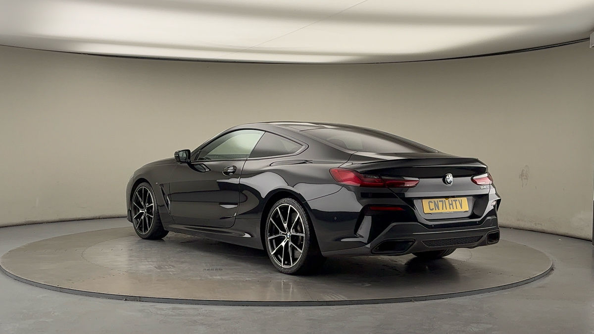 BMW 8 Series Image 2