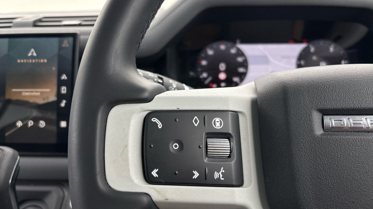 Land Rover Defender 110 Urban Image 31