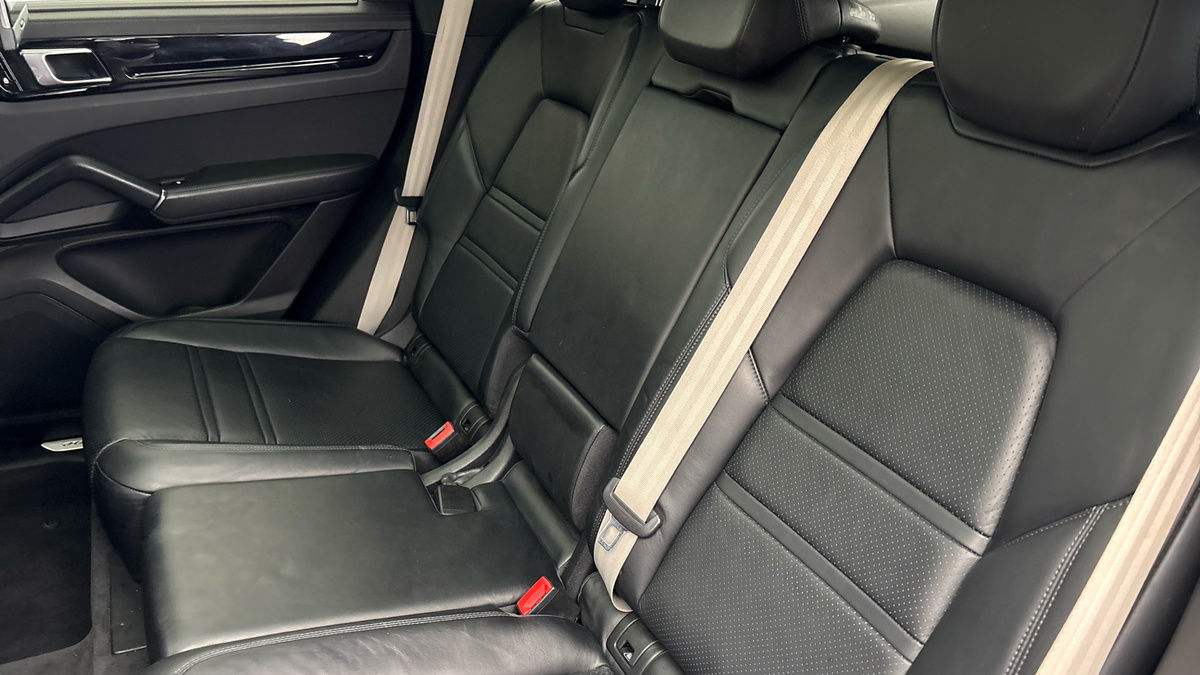 Porsche Cayenne Image 8