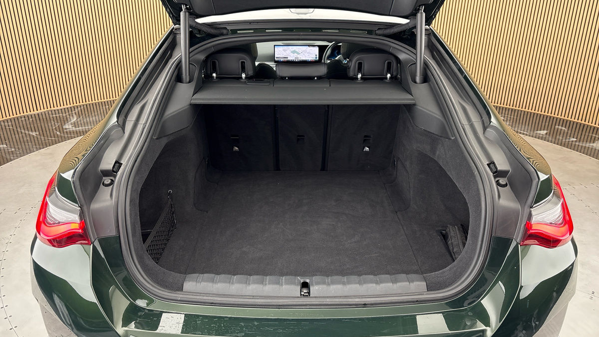 BMW i4 Image 11