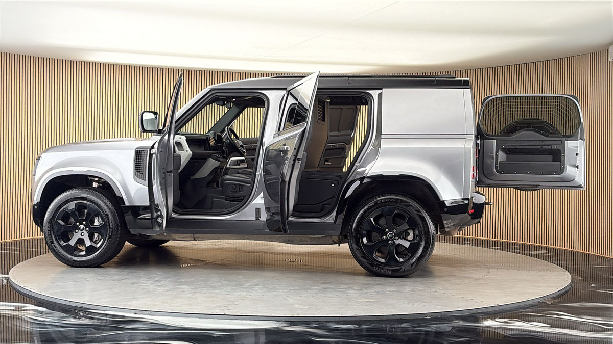 More views of Land Rover Defender 110