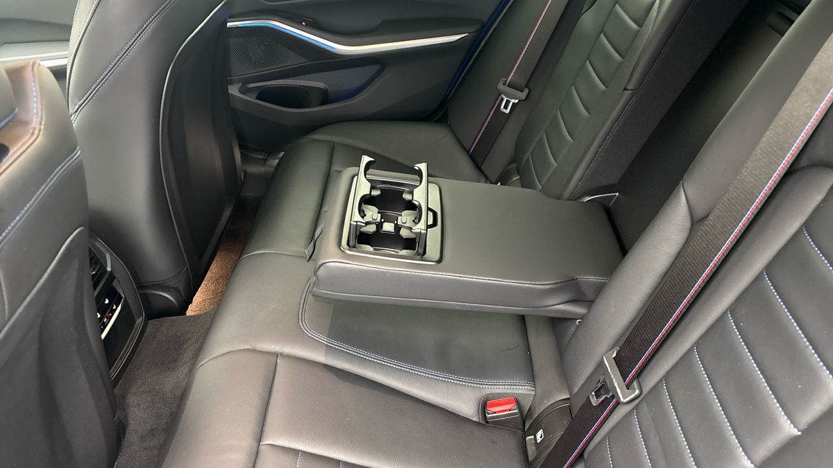 BMW 3 Series Image 9