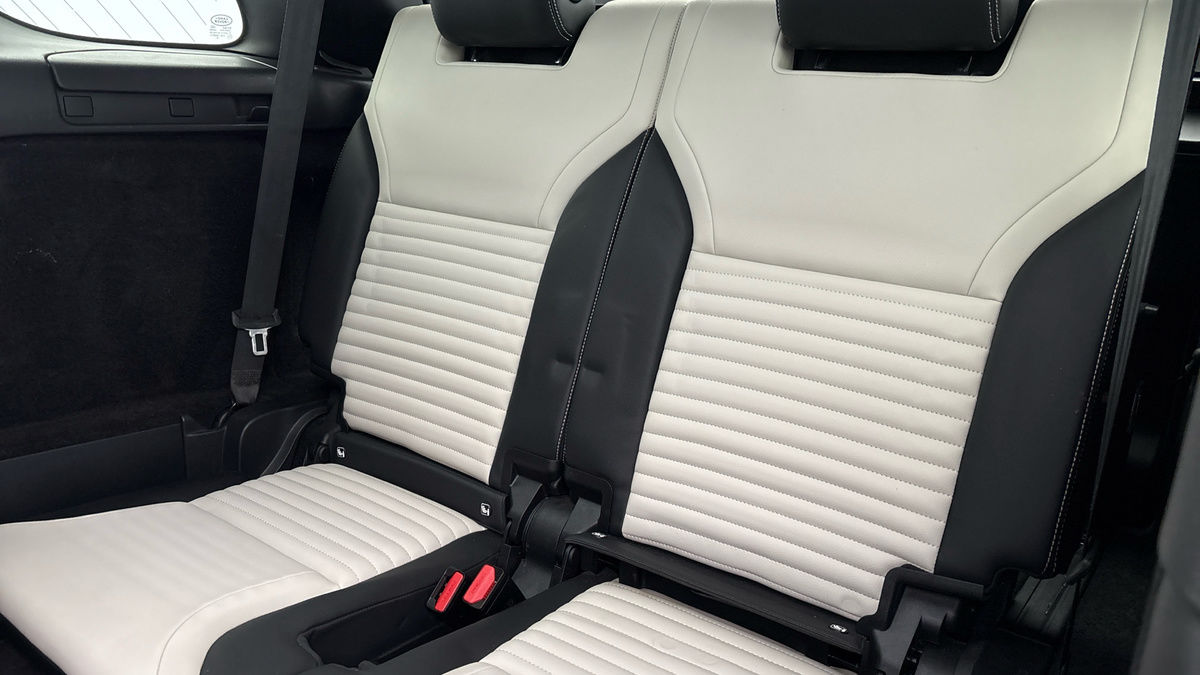 Land Rover Discovery Image 25