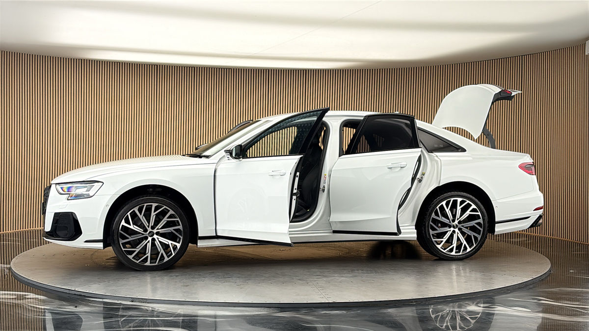 More views of Audi S8