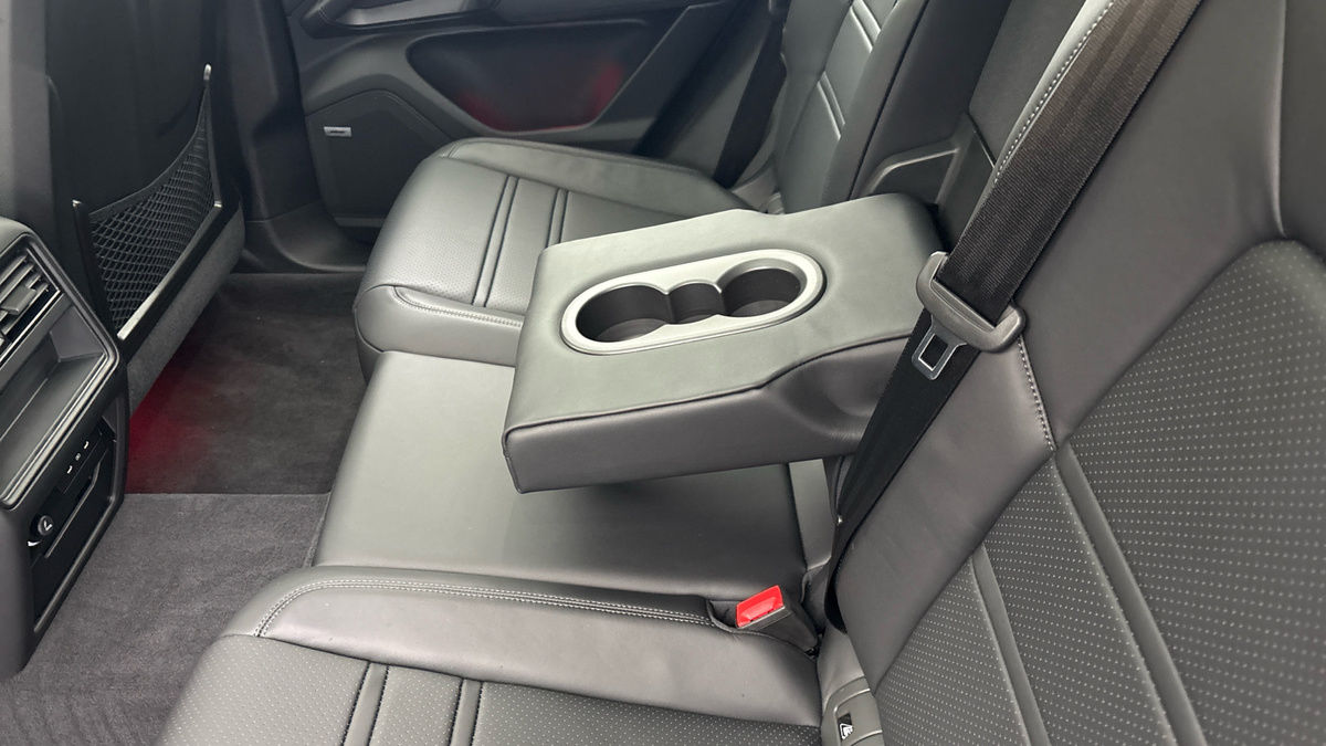 Porsche Cayenne Image 9