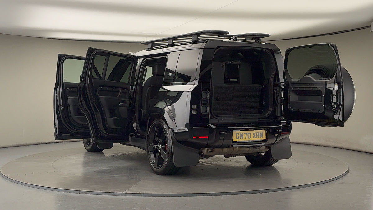 Land Rover Defender 110 Image 23