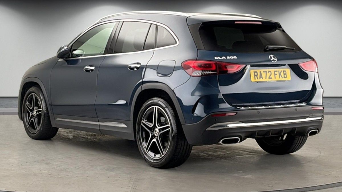 Mercedes-Benz GLA Image 2