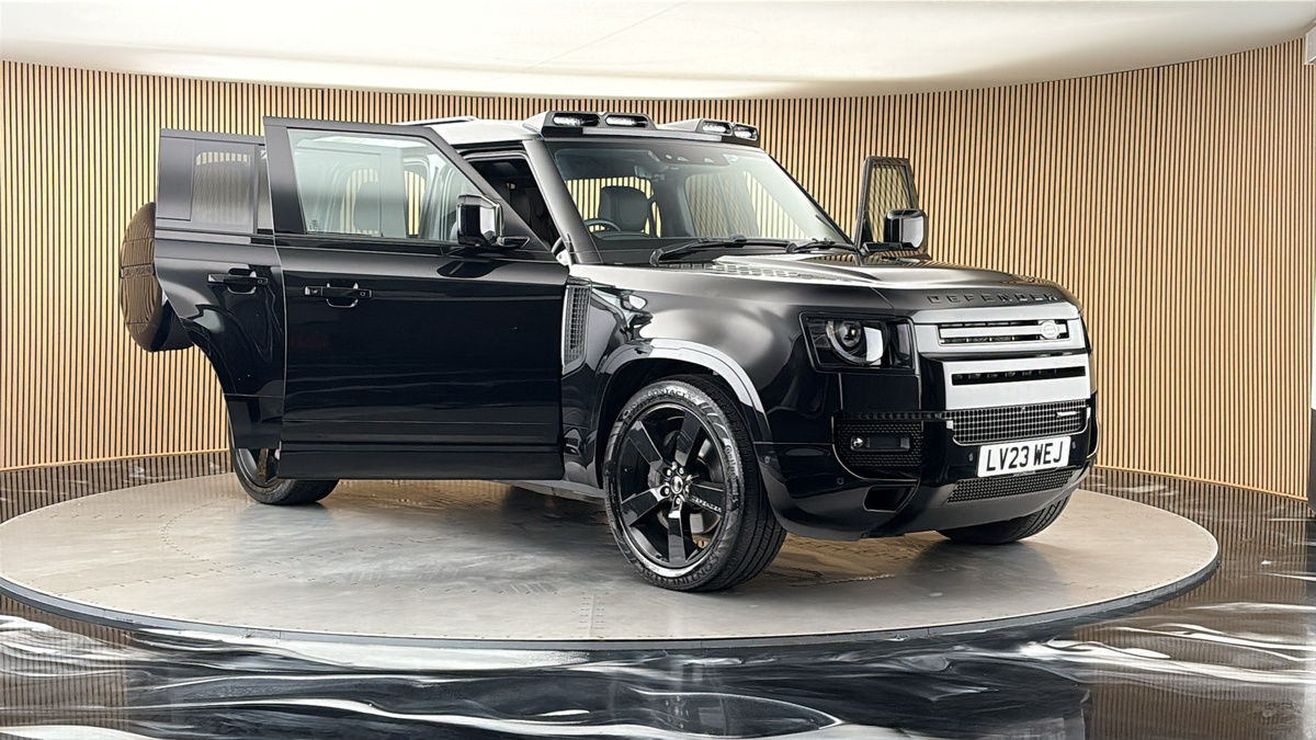 More views of Land Rover Defender 110